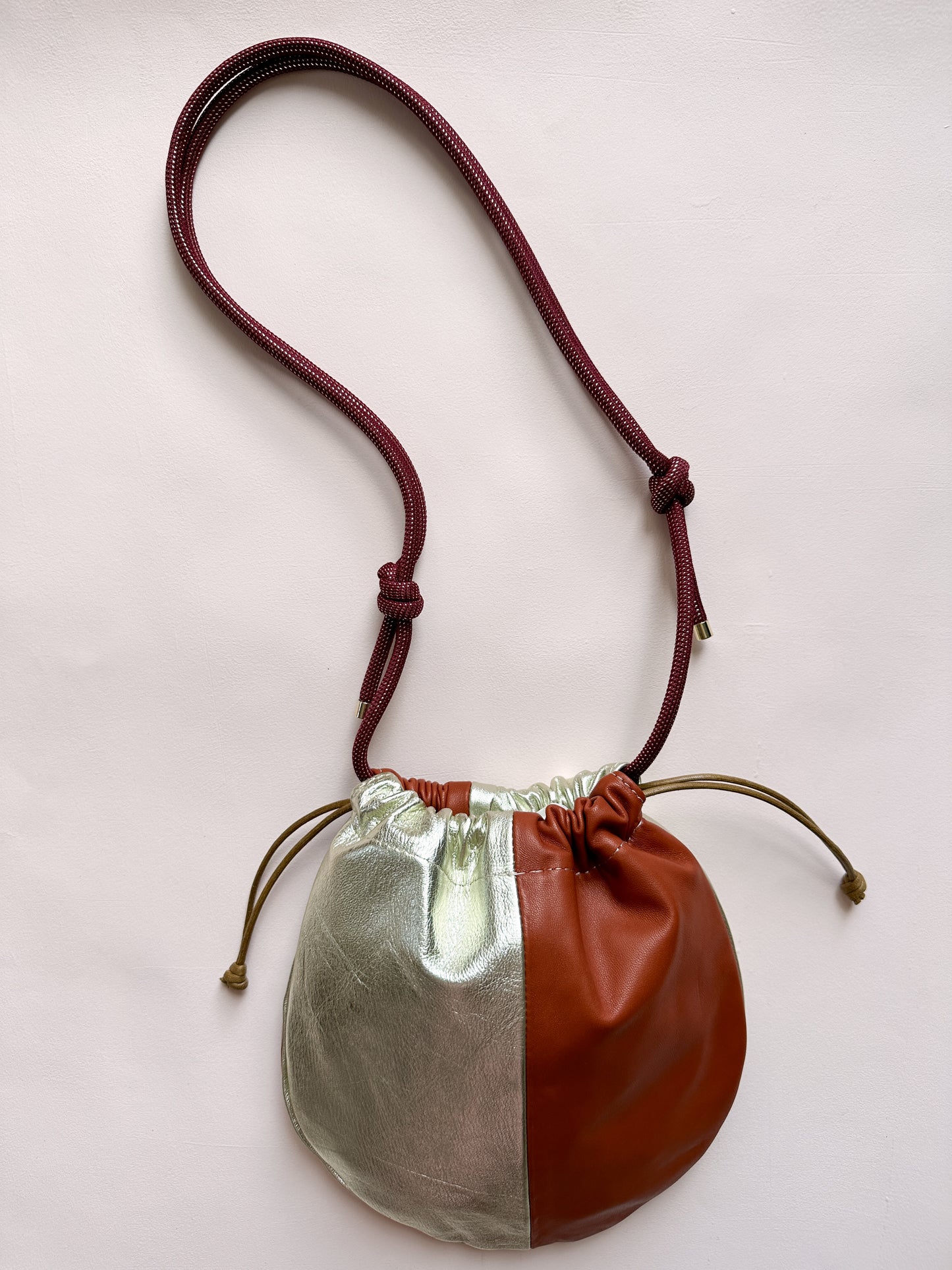 Bourse Le mignon cuir Terracotta et or