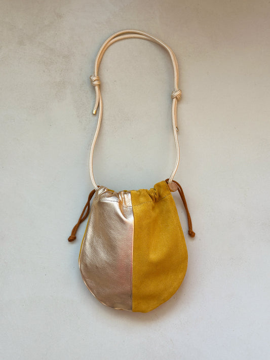 Bourse Le mignon cuir or et daim jaune moutarde